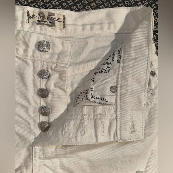 Free People Sophia Distressed Vintage Denim Cutoff Shorts - White - size 25 - Picture 11 of 12